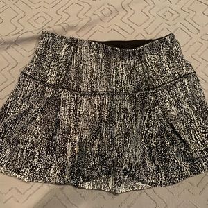 Lululemon skirt size 4